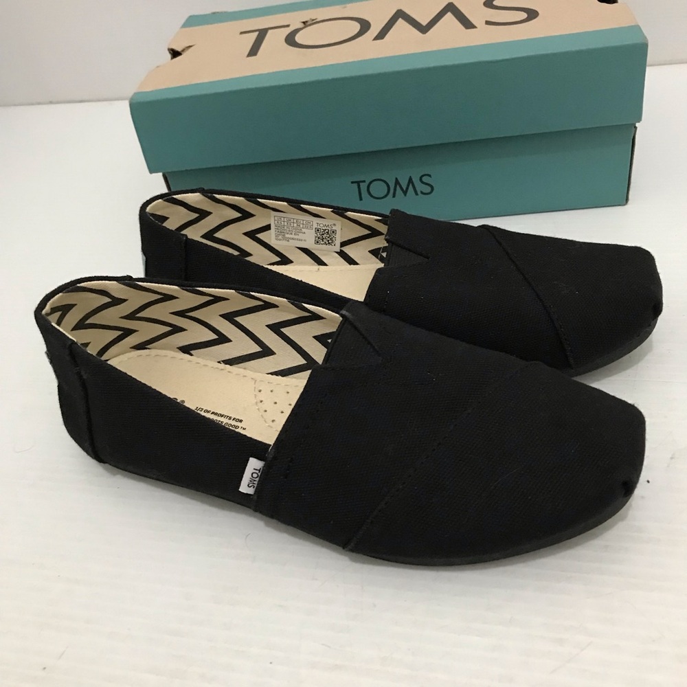 TOMS Classic Slip-On Canvas Shoes in Black Size 5.5